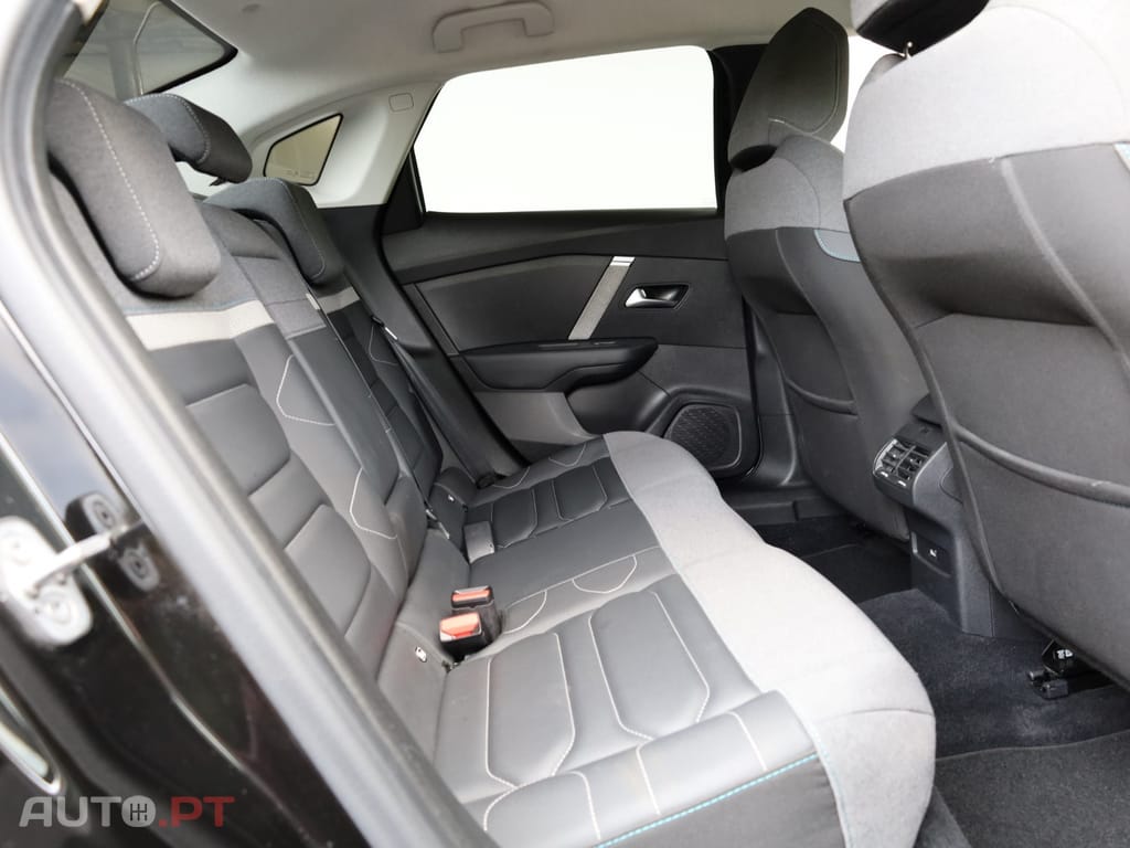 Citroen C4 X 1.2 PureTech Shine EAT8