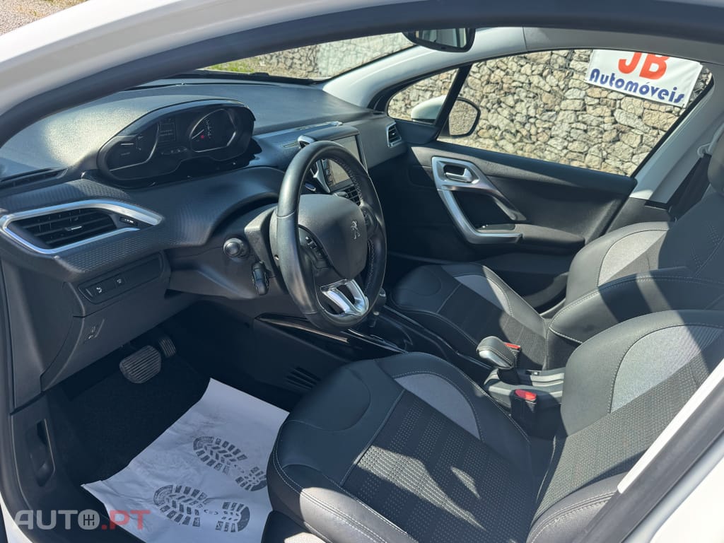 Peugeot 2008 1.2 PureTech Allure EAT6