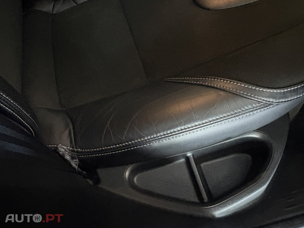 Volvo V40 2.0 D2 R-Design Momentum