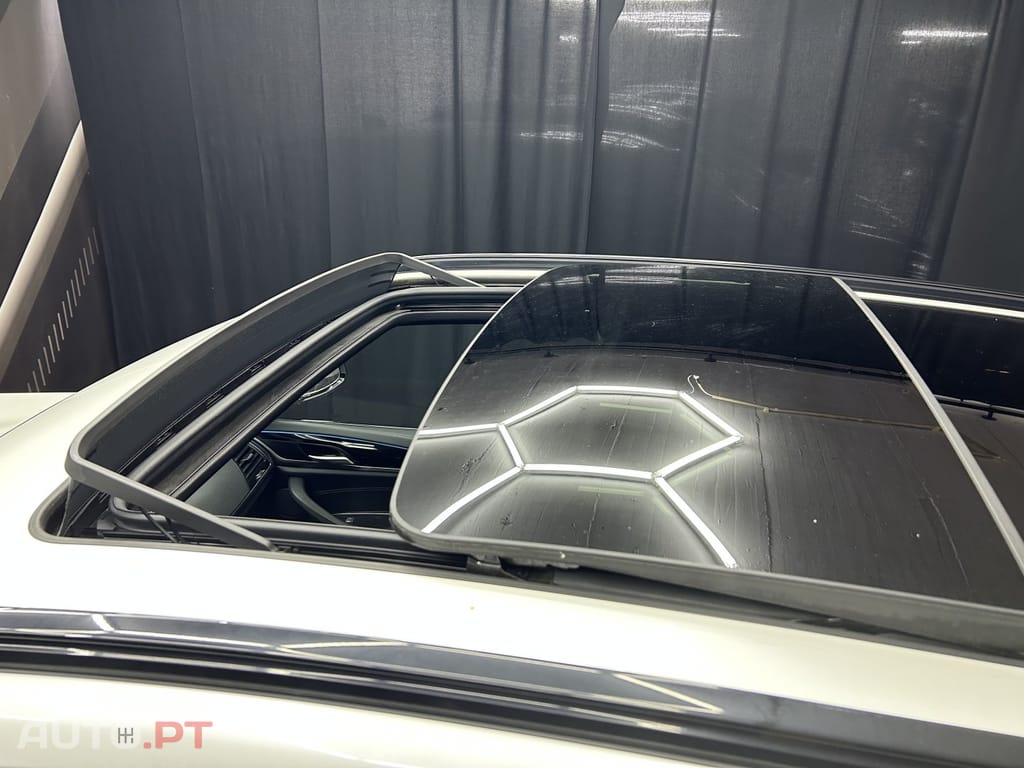 BMW iX3 Impressive Dark Shadow