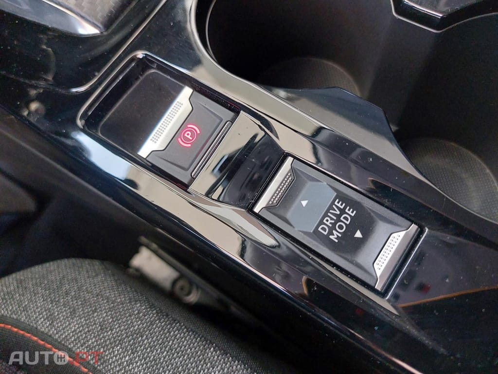 Peugeot E-2008 50 kWh Active Pack