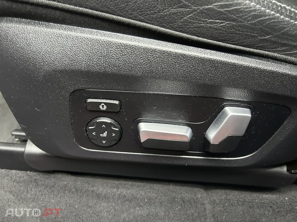 BMW iX3 Impressive Dark Shadow