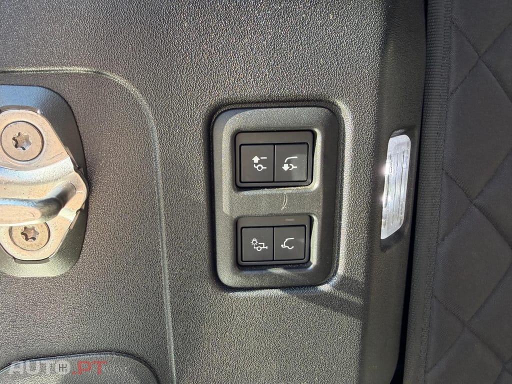 Land Rover Defender 2.0 D 110 AWD S