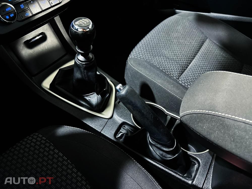 Toyota Corolla 1.4 D-4D Exclusive +Navi MM