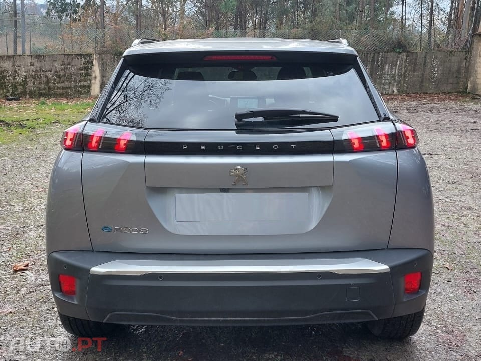 Peugeot E-2008 50 kWh Allure Pack