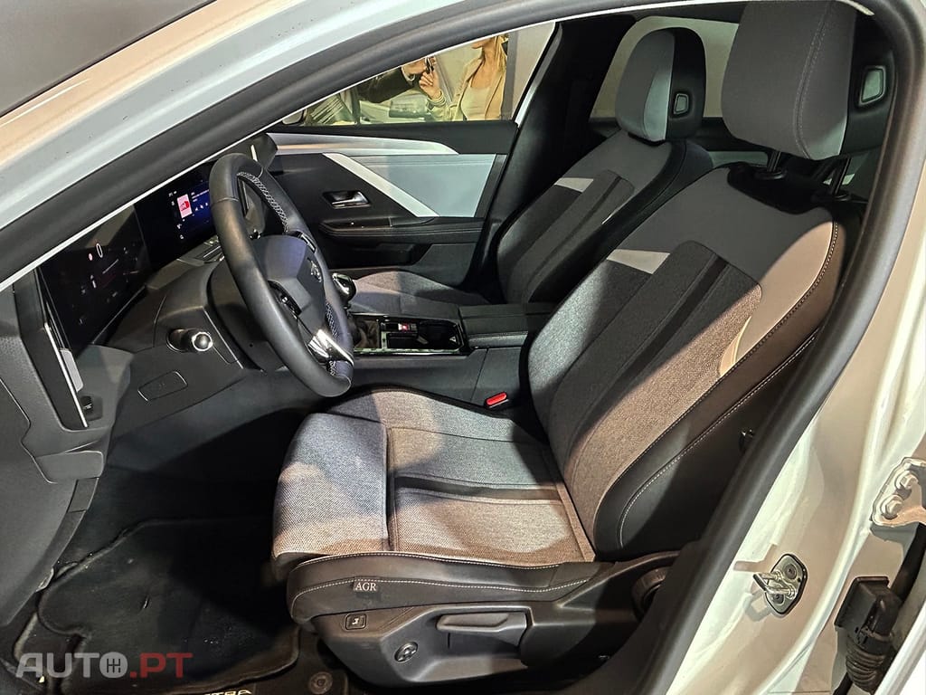 Opel Astra 1.2 T Elegance
