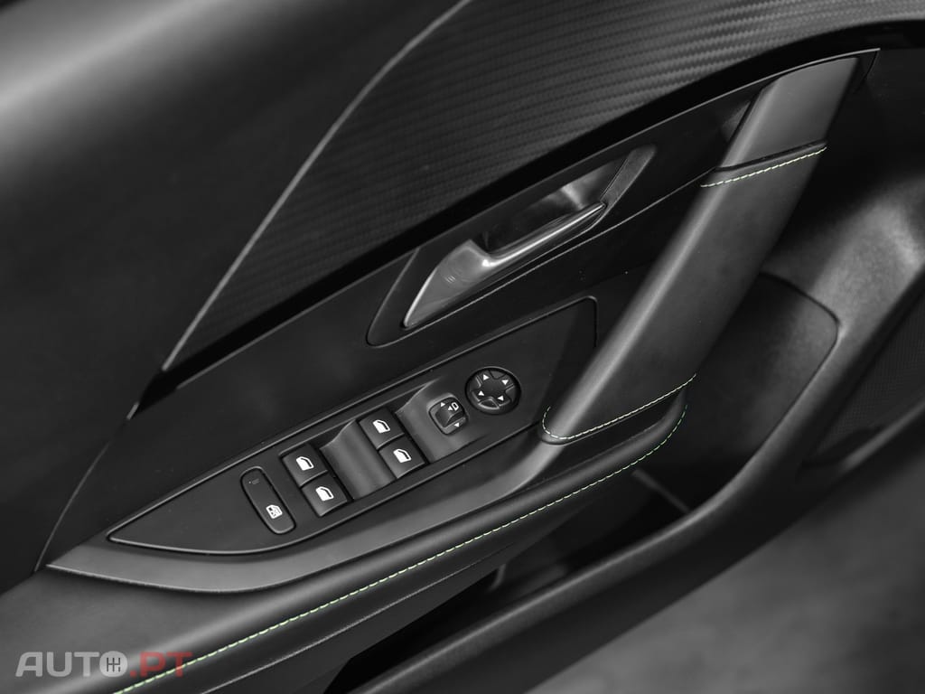 Peugeot 208 1.2 PureTech GT EAT8