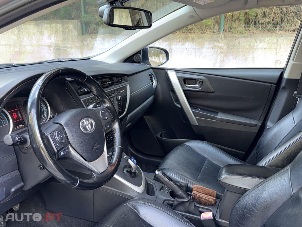 Toyota Auris Touring Sports 1.8 Hybrid Executive