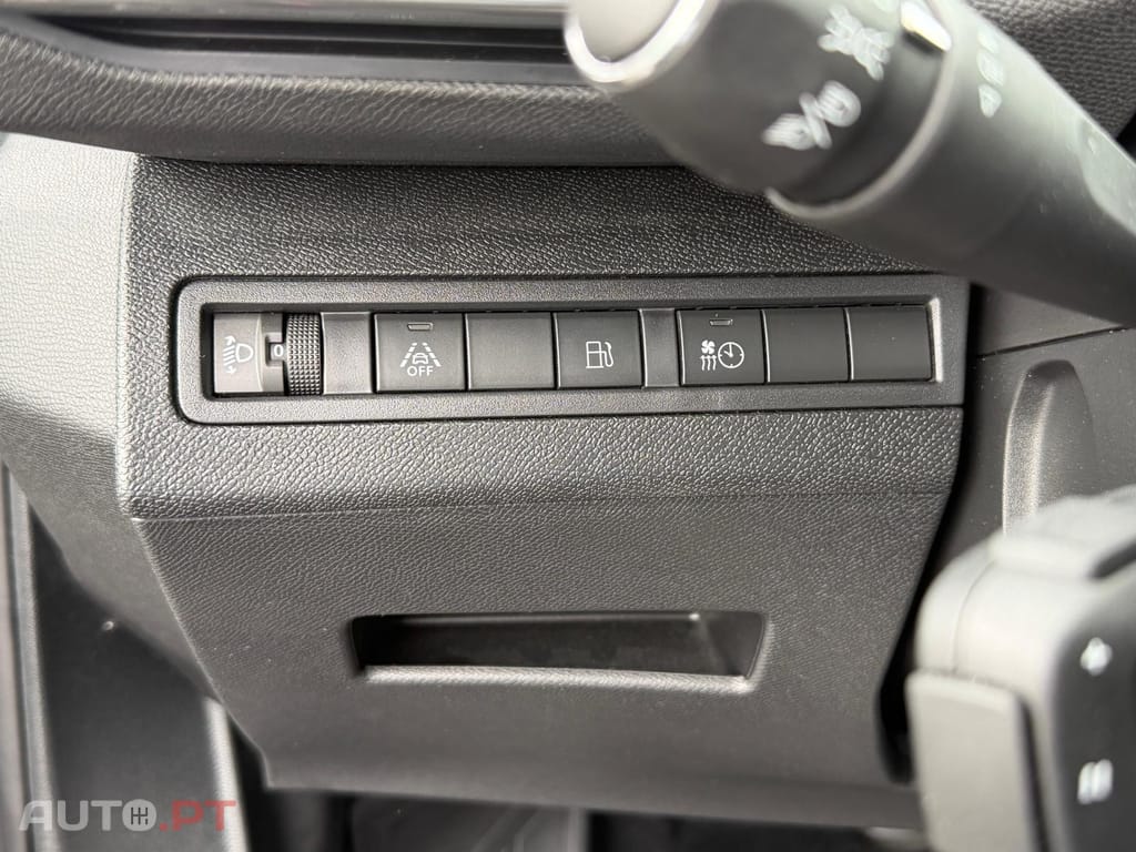 Peugeot 3008 1.6 Hybrid Allure e-EAT8