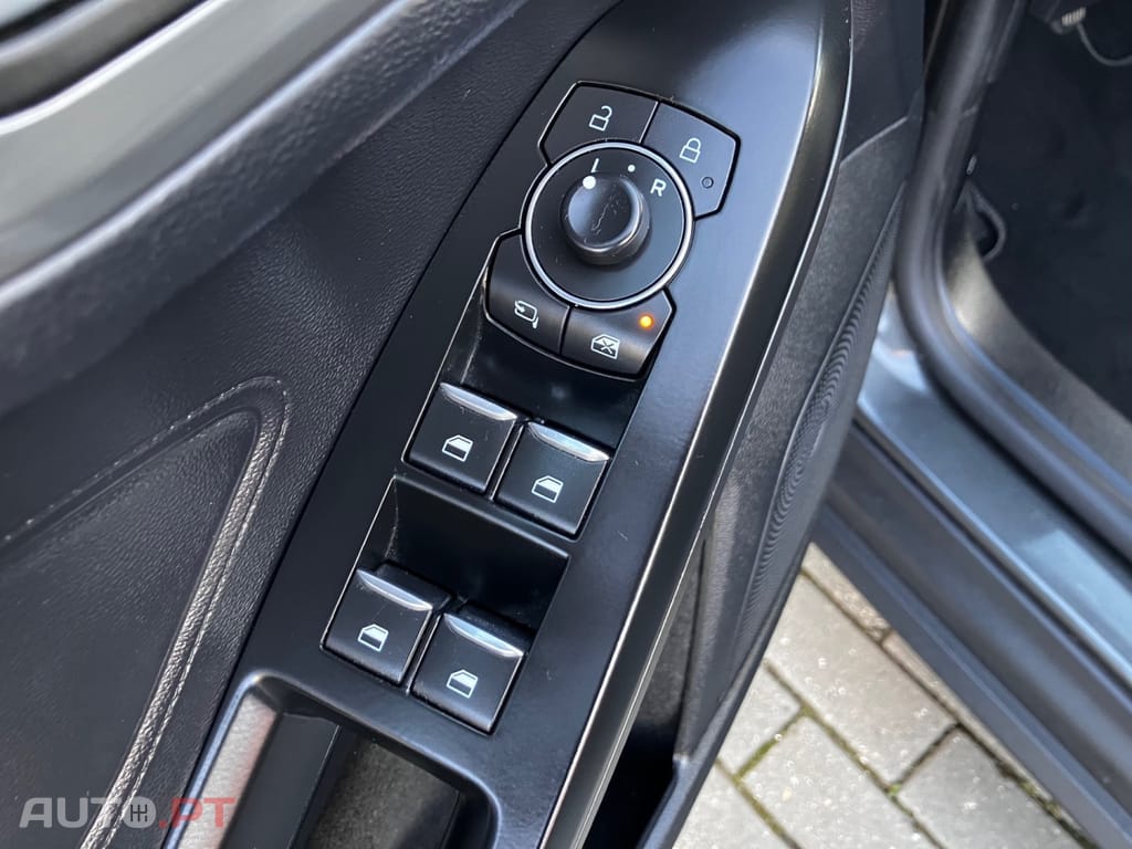 Ford Focus 1.0 EcoBoost Hybrid TITANIUM X