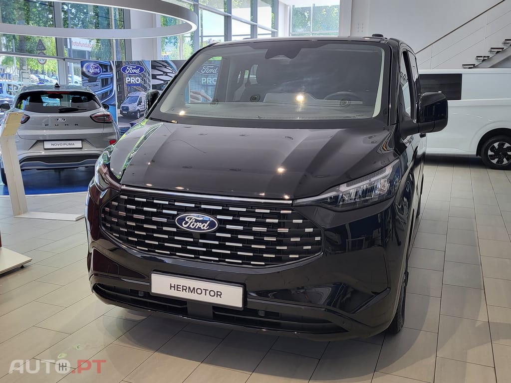 Ford Tourneo 2.5 PHEV Titanium