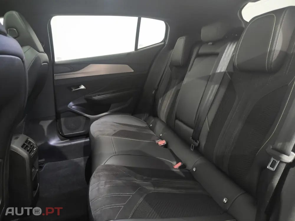 Peugeot 408 1.6 Hybrid GT e-EAT8