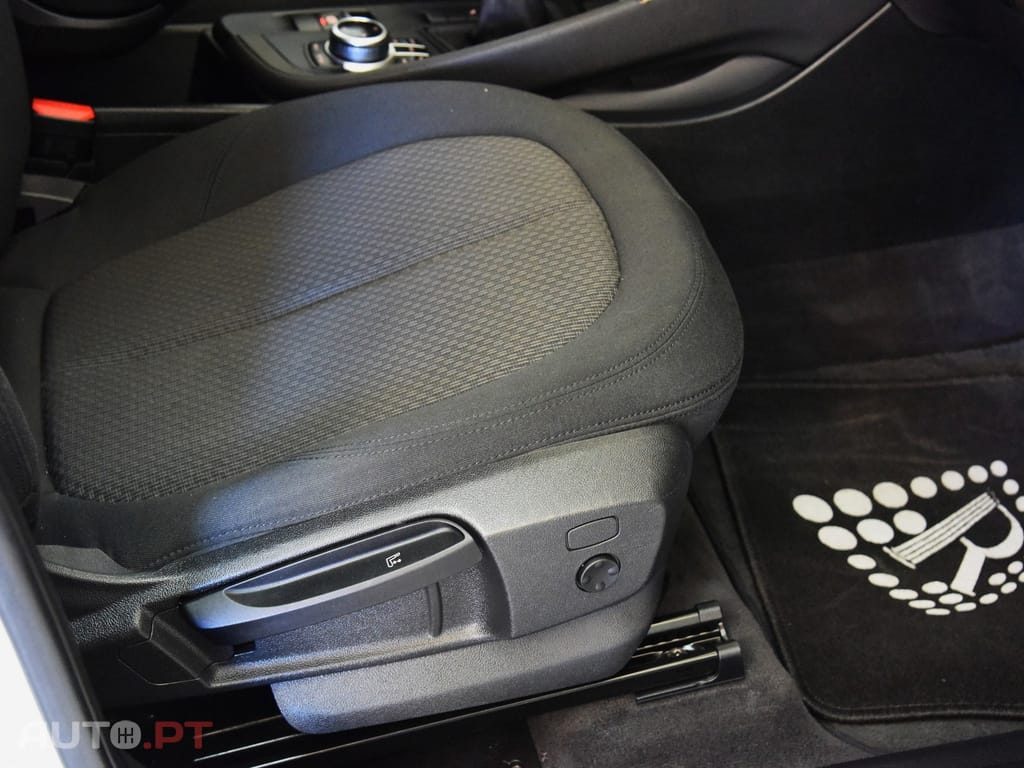 BMW X1 16 d sDrive Advantage — fotografia 25