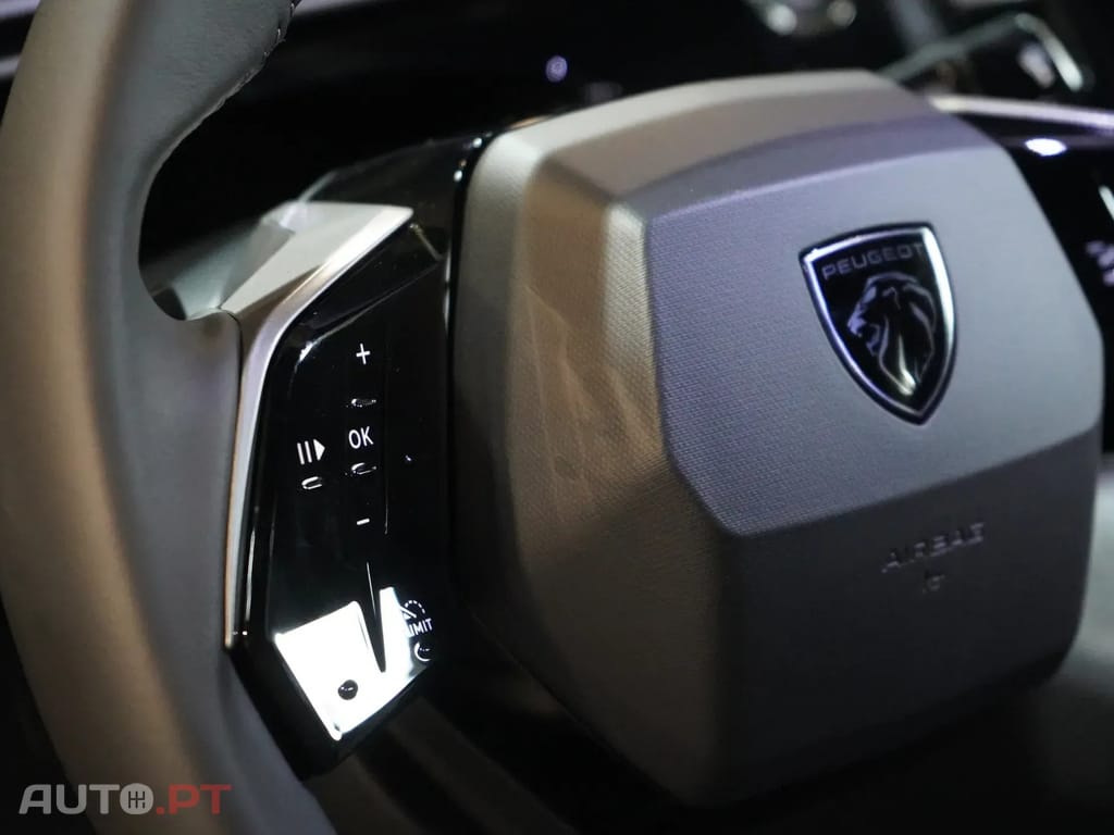 Peugeot 3008 1.2 Hybrid Allure e-DCS6