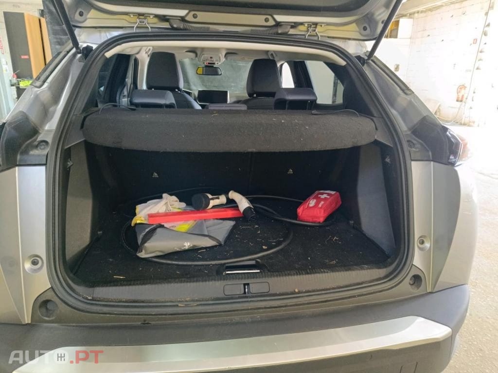 Peugeot E-2008 50 kWh Allure Pack