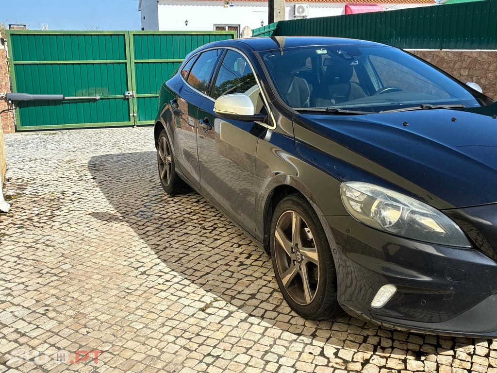 Volvo V40 1.6 D2 R-Design Momentum — fotografia 2