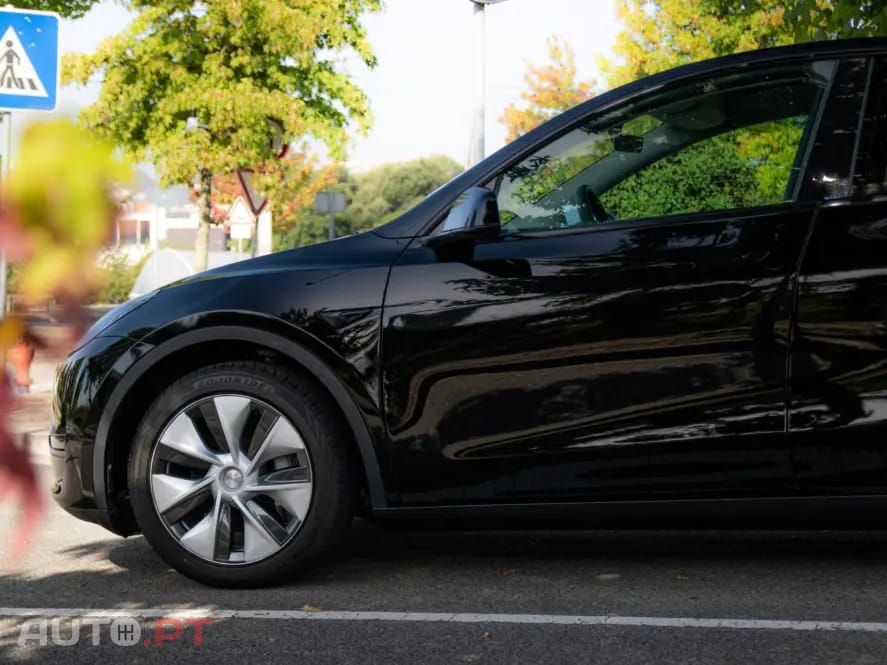 Tesla Model Y RWD — fotografia 54