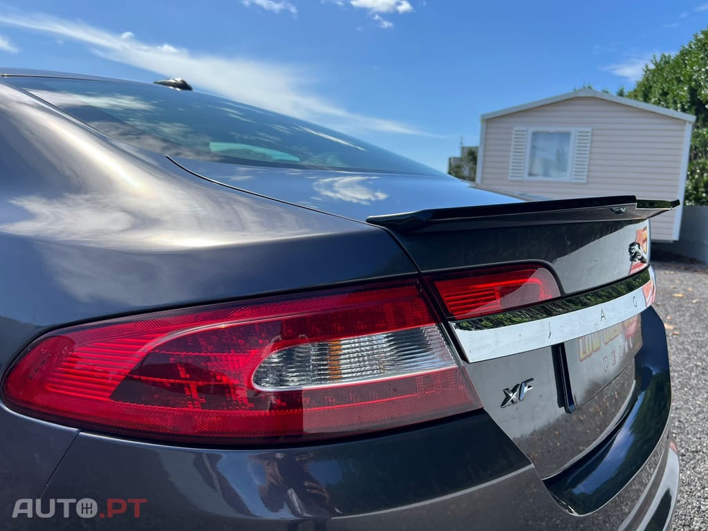 Jaguar XF 2.7 D V6 Luxury