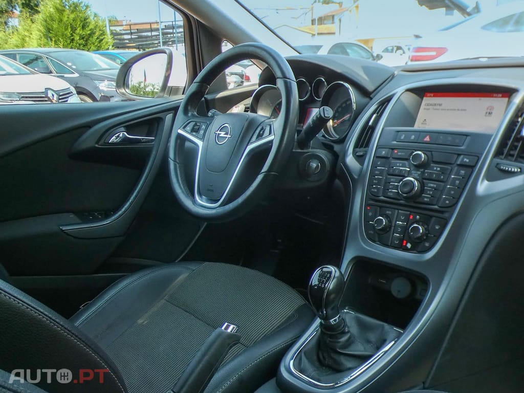 Opel Astra Outro