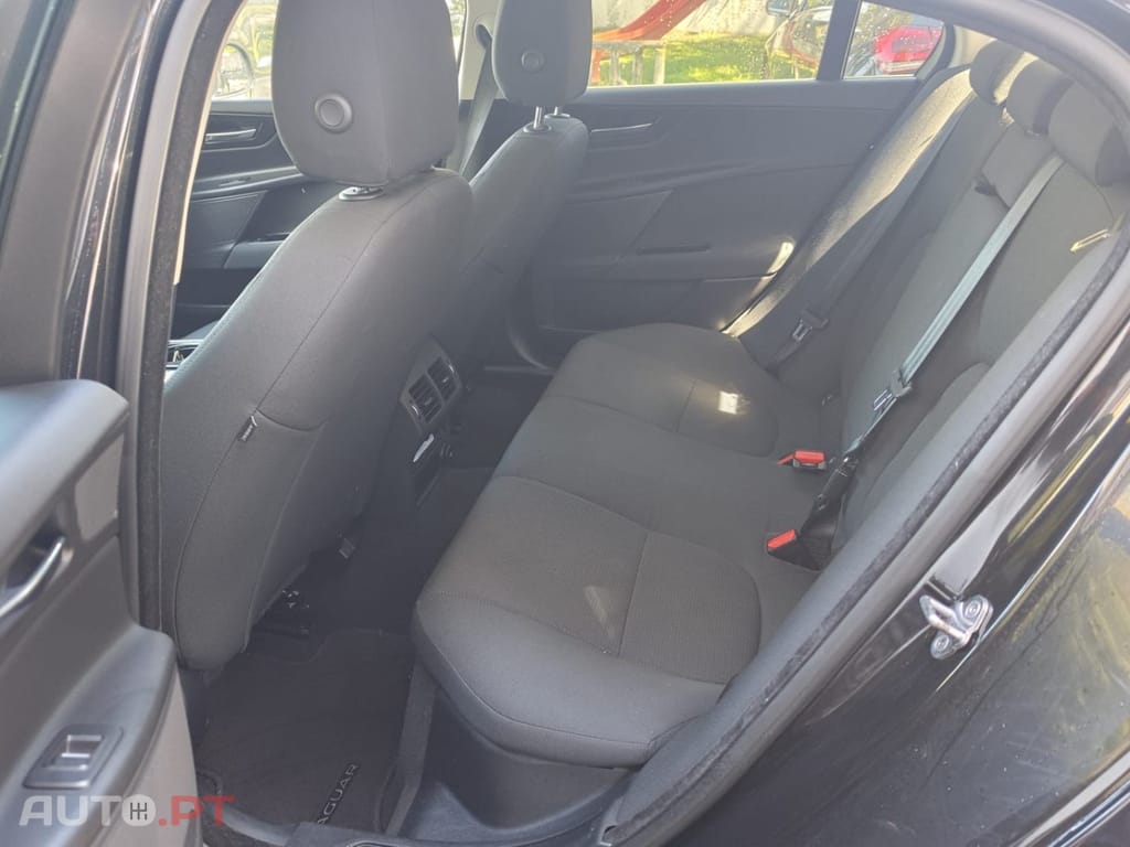 Jaguar XE E-Performance Pure