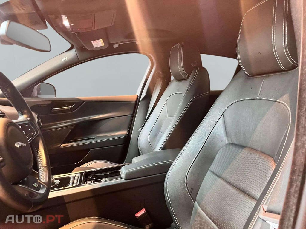 Jaguar XE 2.0D R-SPORT 180CV 