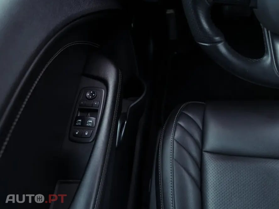 Dodge Challenger Auto SXT Plus