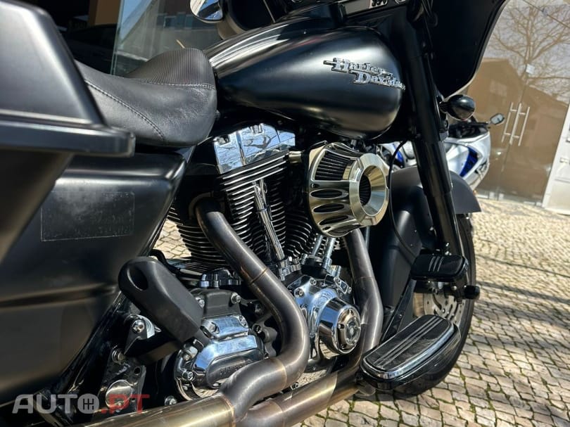 Harley Davidson FLHXS Street Glide