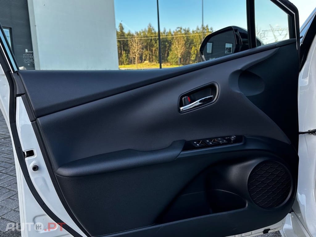 Toyota Prius 1.8 Plug-In Luxury+Pele