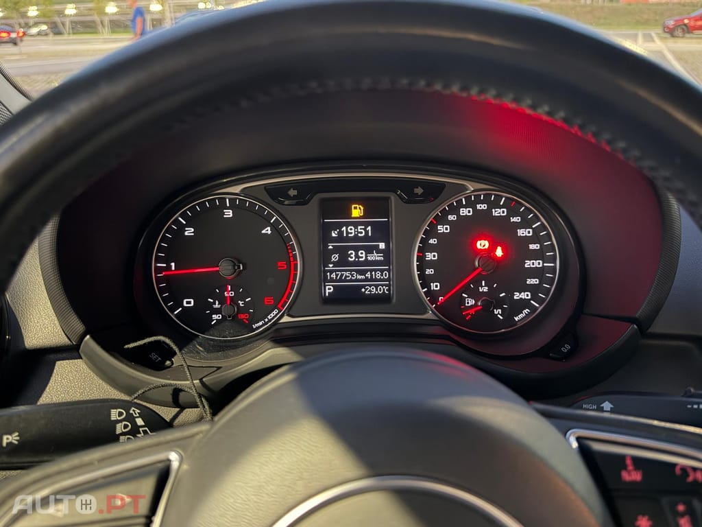 Audi A1 1.4 TDI (caixa automática 7 veloc)