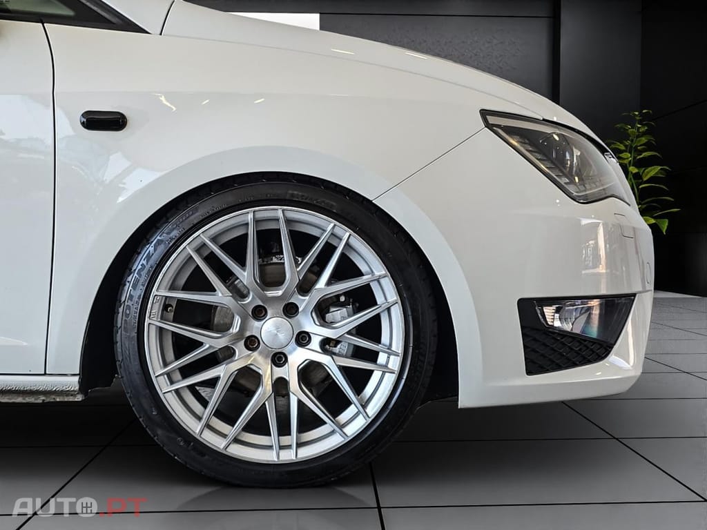 SEAT Ibiza 1.2 TSI FR — fotografia 3