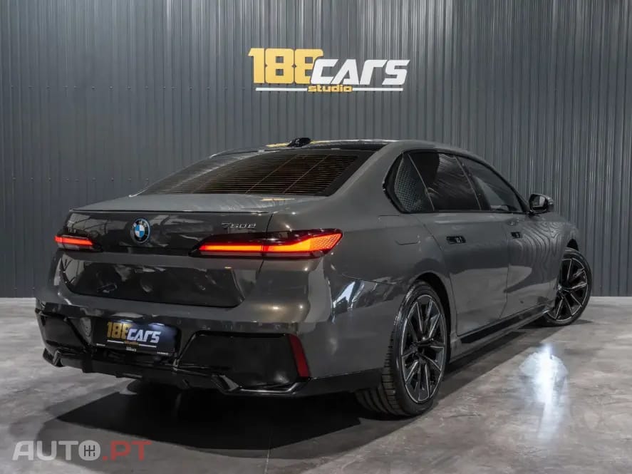 BMW 750 750e xDrive Pack Desportivo M