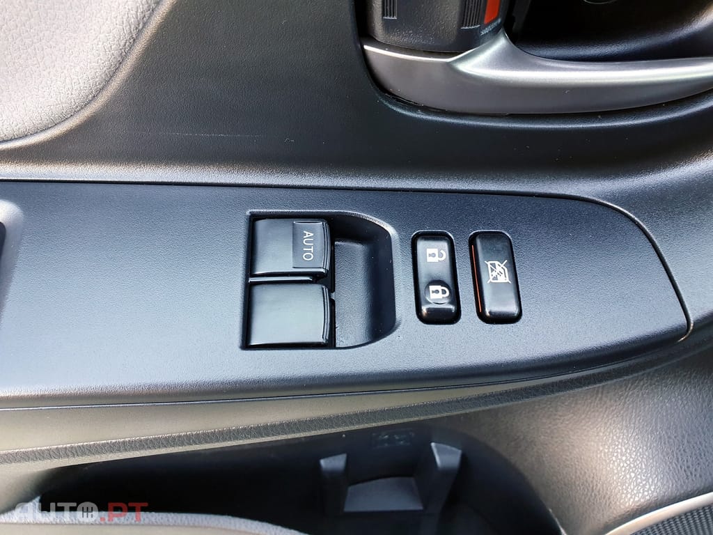 Toyota Yaris 1.0 VVT-i Comfort+Pack Style+Pack Techno+Navi