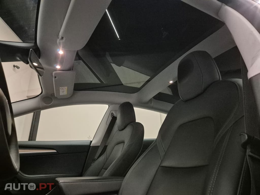 Tesla Model 3 BEV RWD — fotografia 35