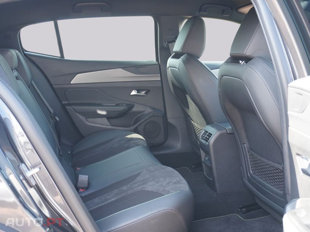 Peugeot 408 GT EAT8