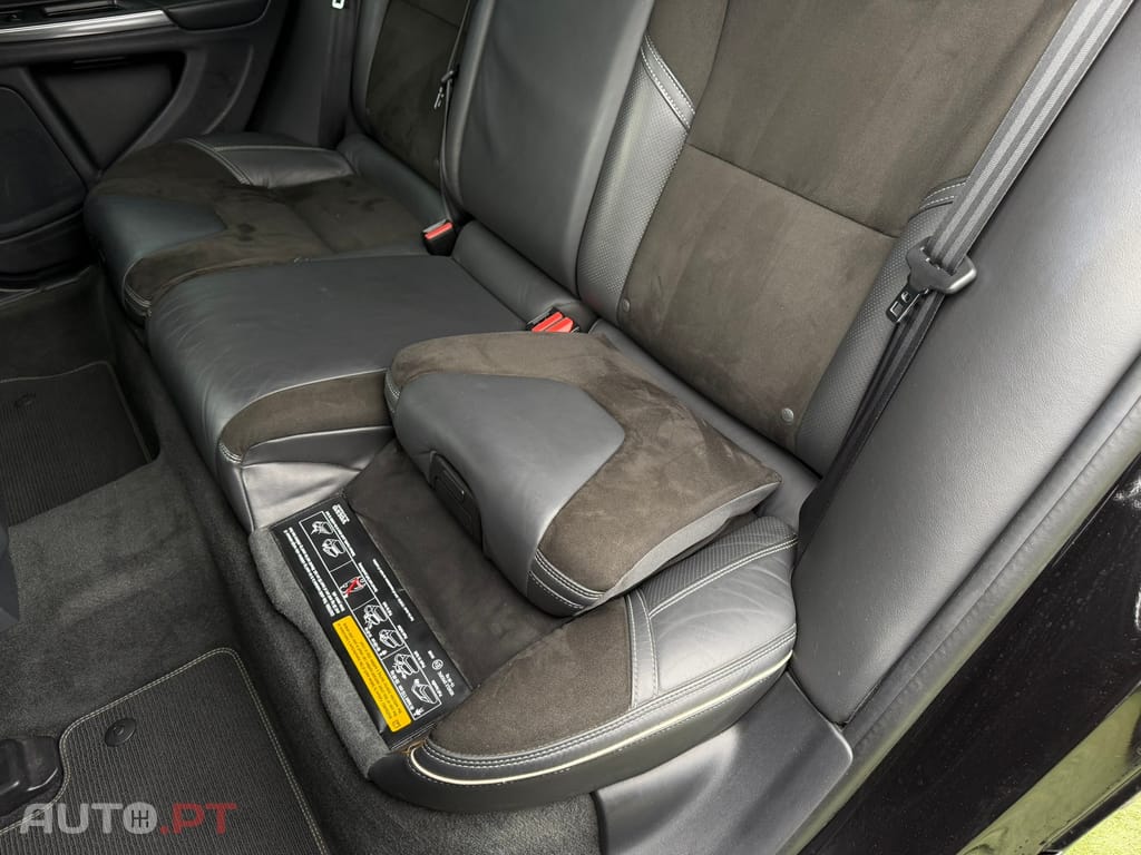 Volvo V60 2.0 D2 R-Design