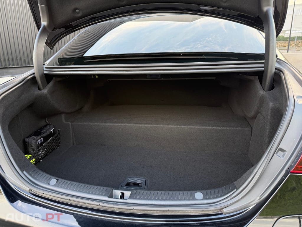 Mercedes-Benz E 300 de 9G-TRONIC AMG Line