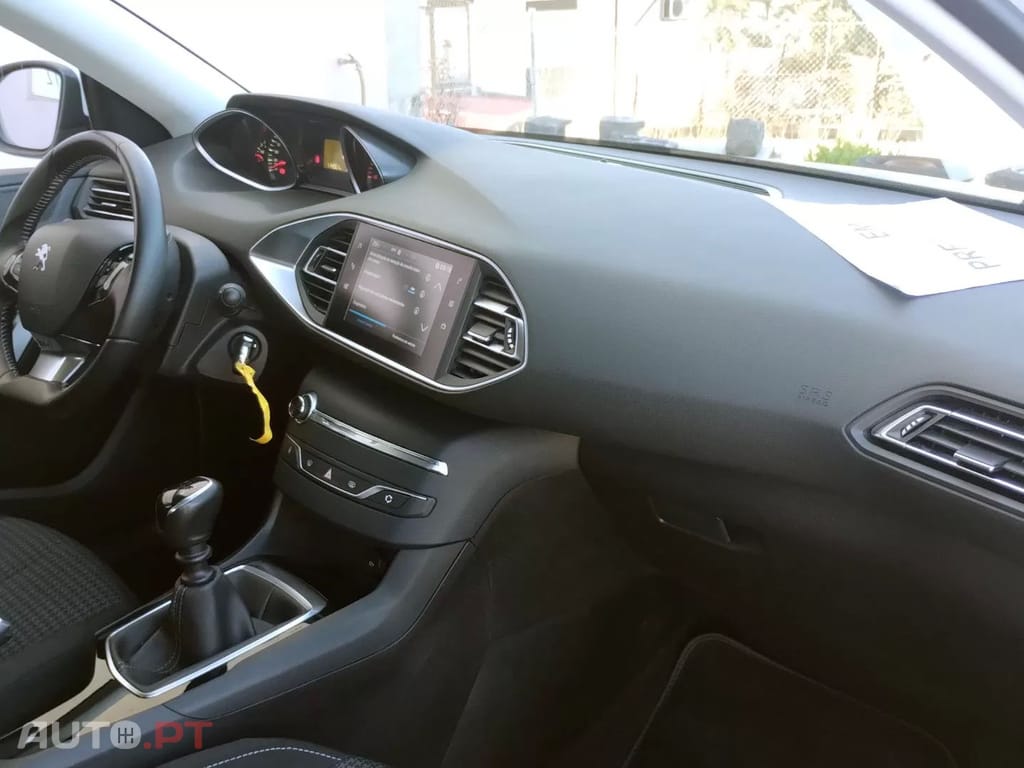 Peugeot 308 1.5 BlueHDi Business Line