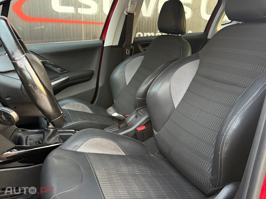 Peugeot 2008 1.2 VTi Access