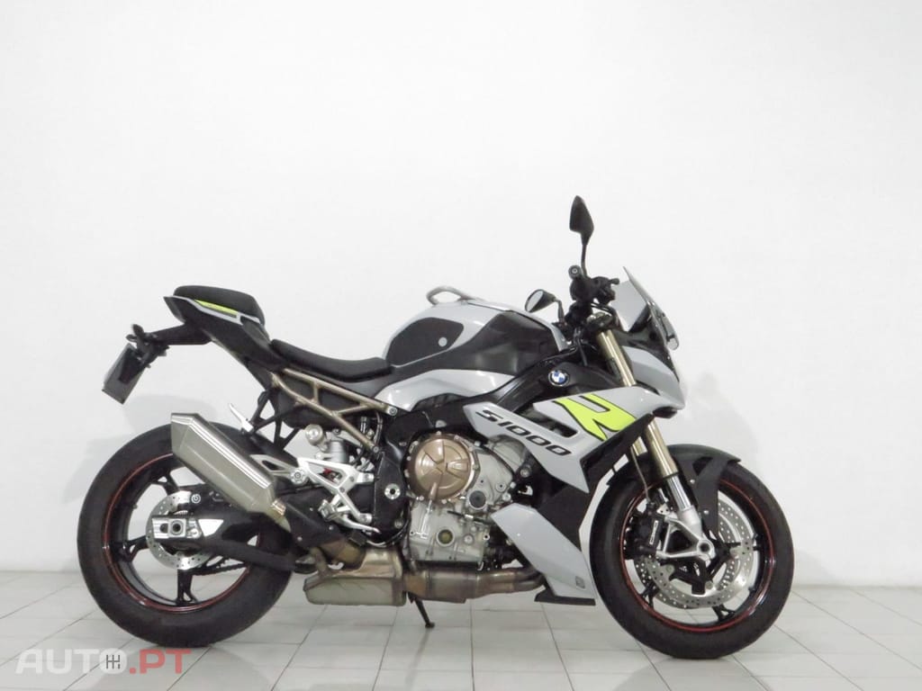BMW S .