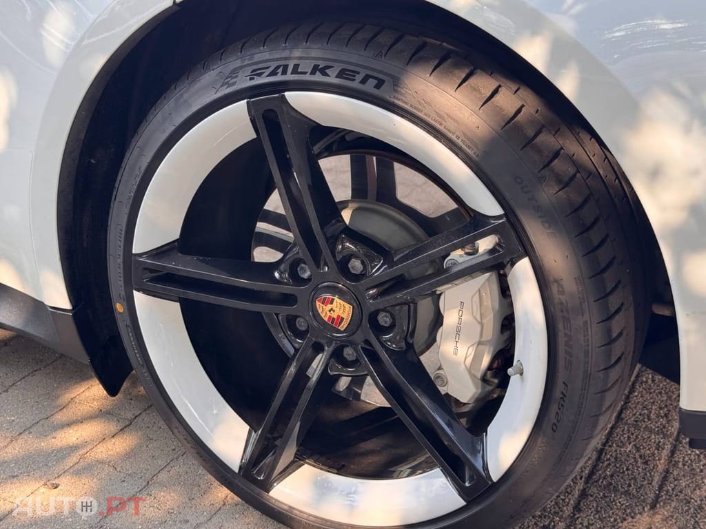 Porsche Taycan Base