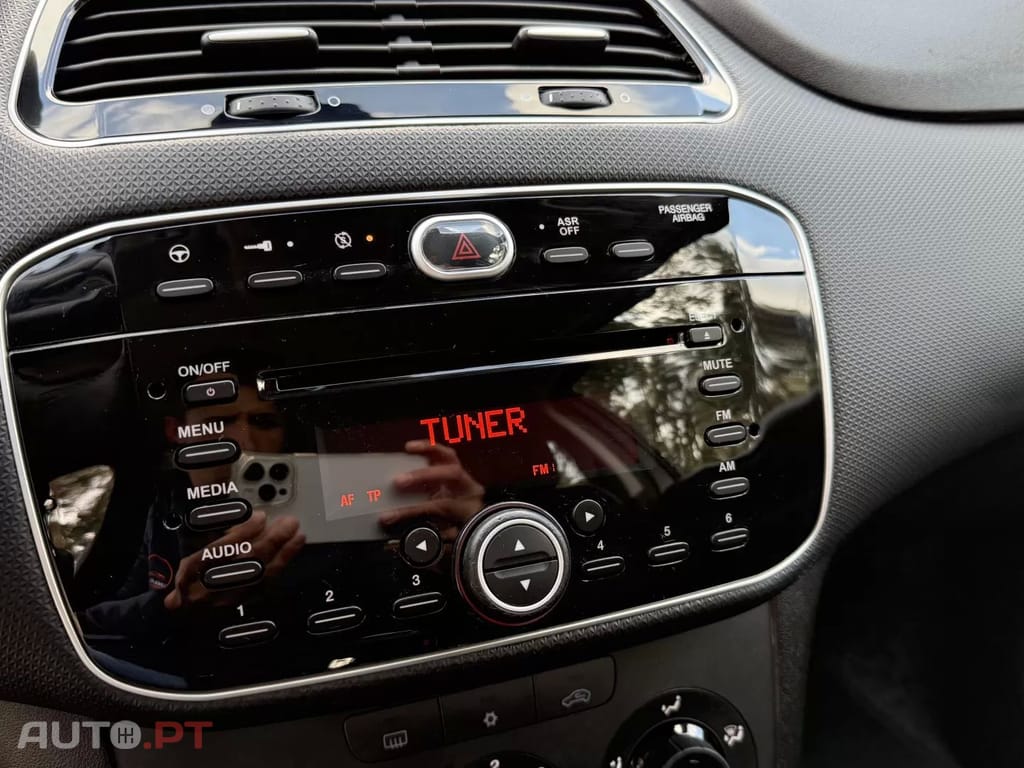 Fiat Punto 1.3 M-Jet Lounge Start&Stop — fotografia 22