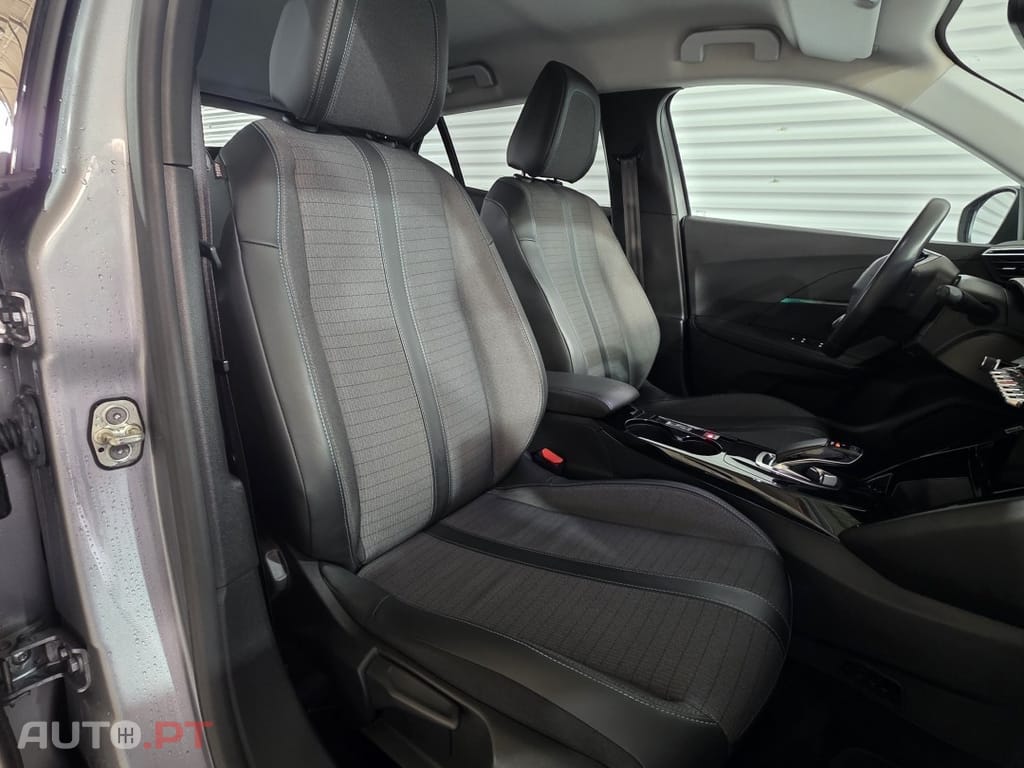 Peugeot E-2008 50 kWh Allure Pack