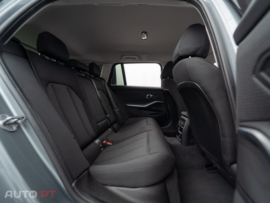 BMW 330 e Auto