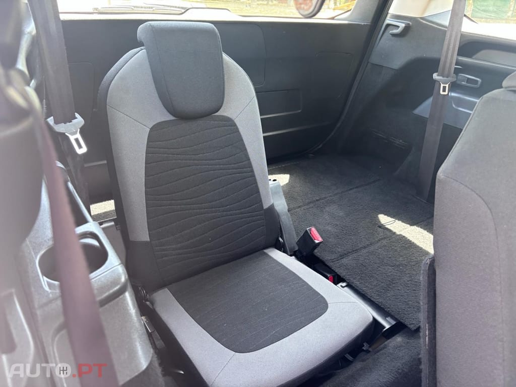 Citroën Grand C4 Spacetourer 1.6 BlueHDi Live — fotografia 17