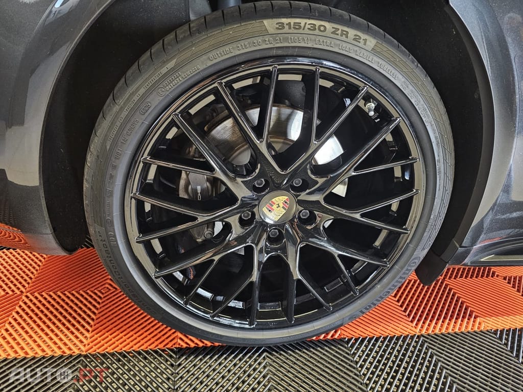 Porsche Panamera 4 E-Hybrid