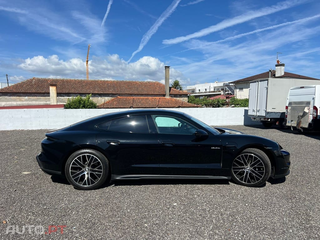 Porsche Taycan 4S