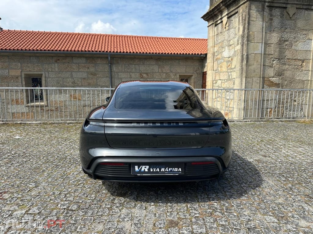Porsche Taycan bateria Performance Plus
