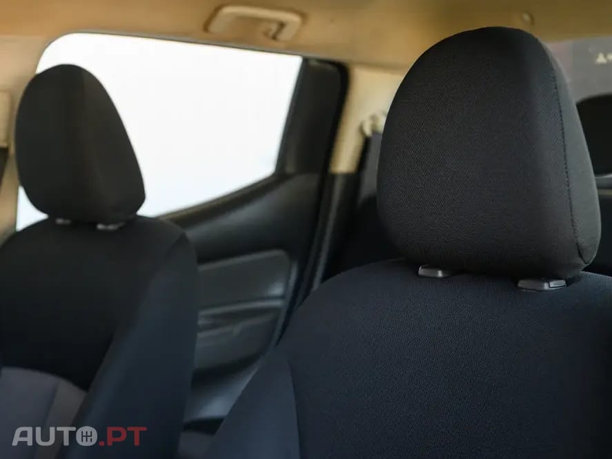 Mitsubishi L200 2.4 DI-D CD Invite 4WD