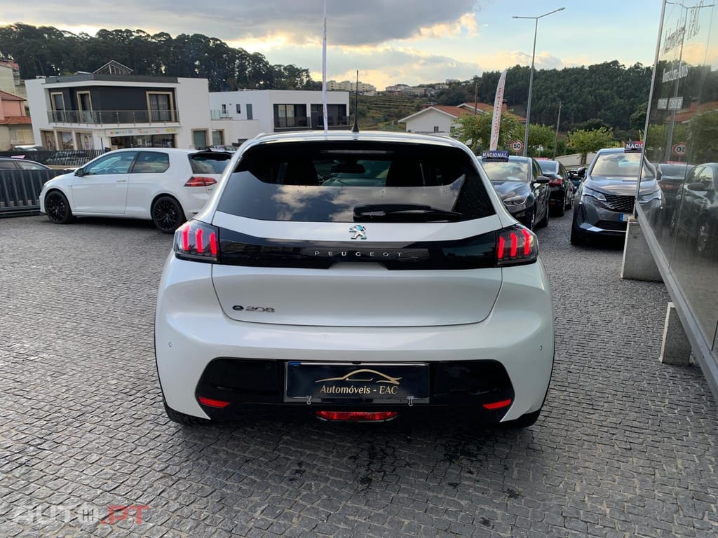 Peugeot E-208 50 kWh Allure Pack