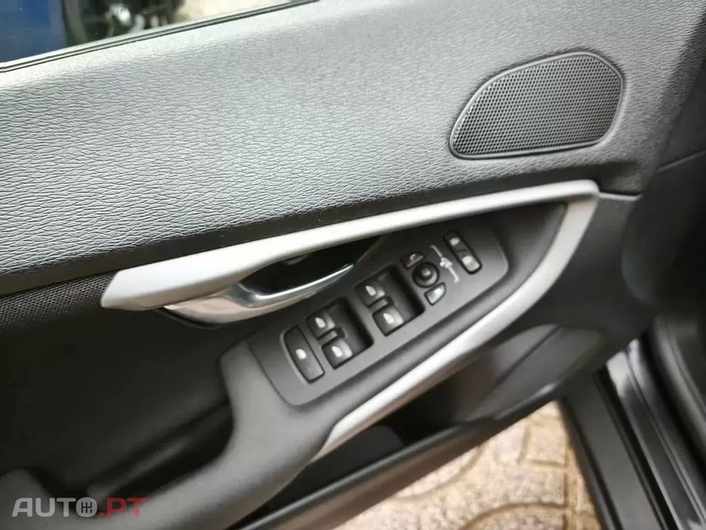Volvo V40 Cross Country 2.0 D2 Kinetic Geartronic